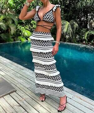 NEW UNKNOWN ruffle skirt set in black/ white